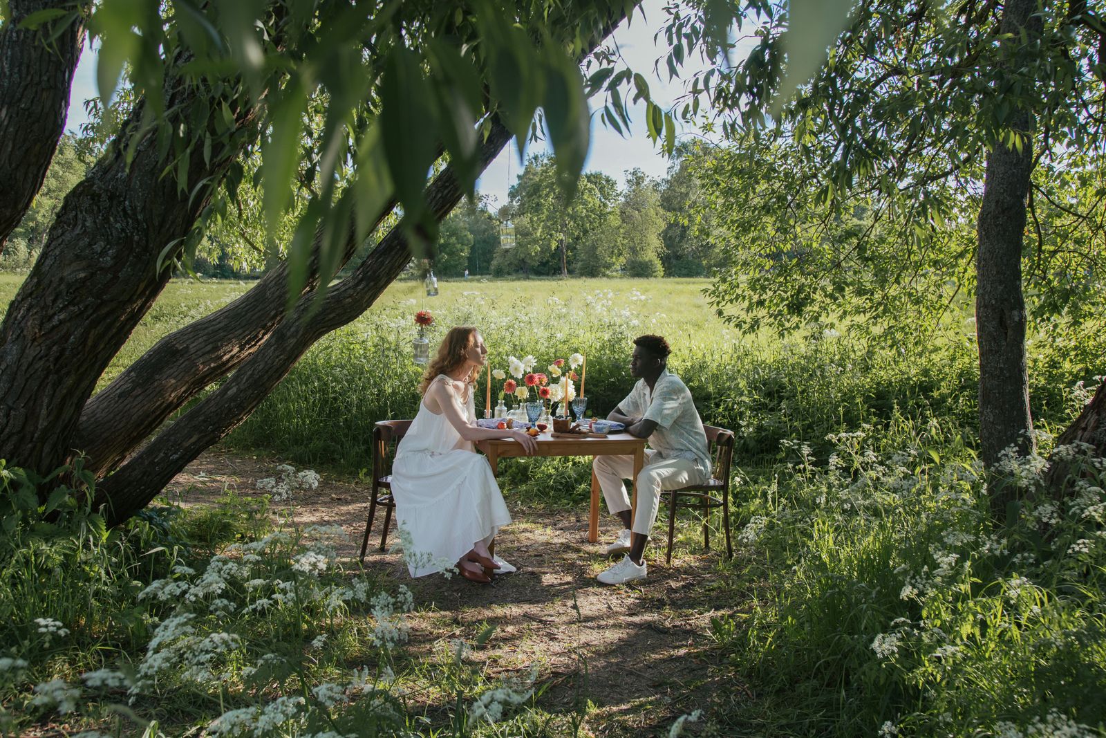 bride and groom having lunch in the woods