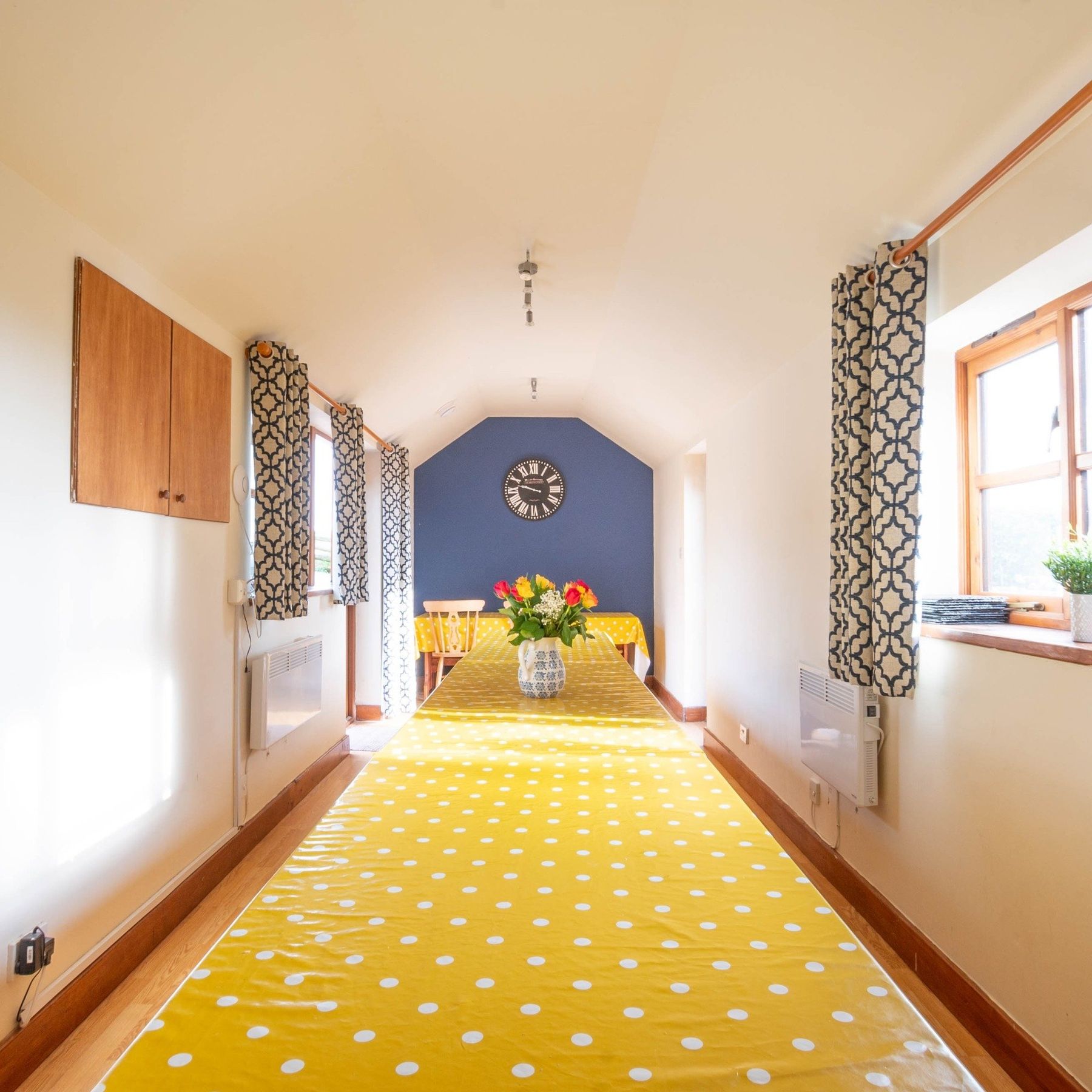 Dining room seating 22