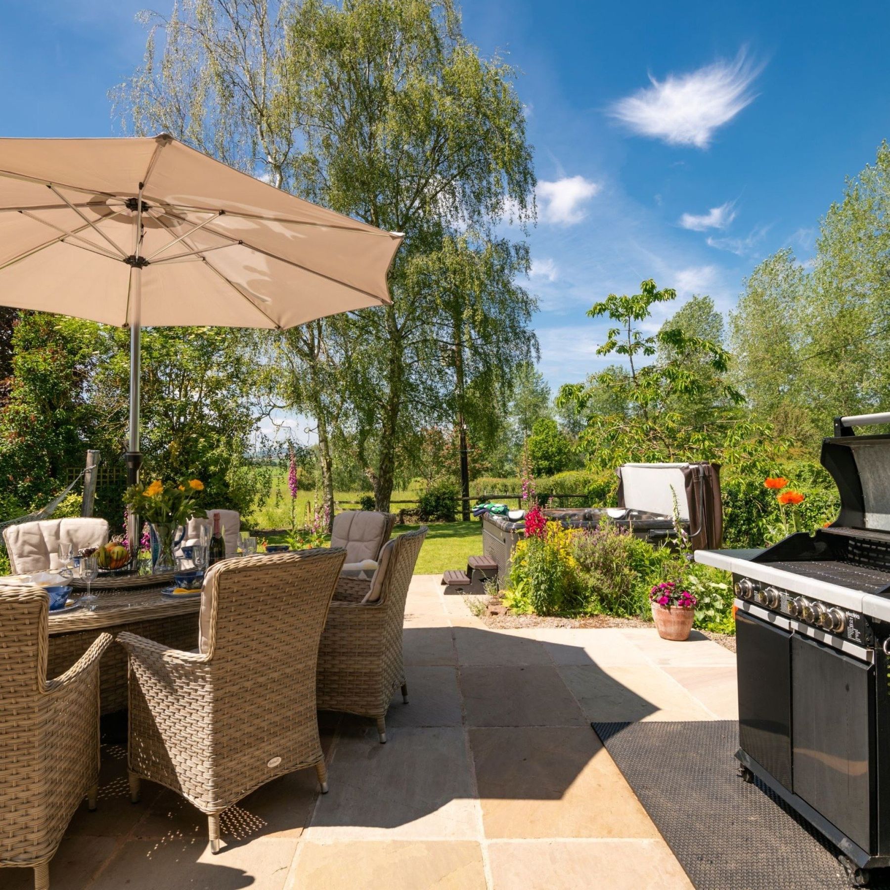 Patio Area - Seating, BBQ & Hot Tub