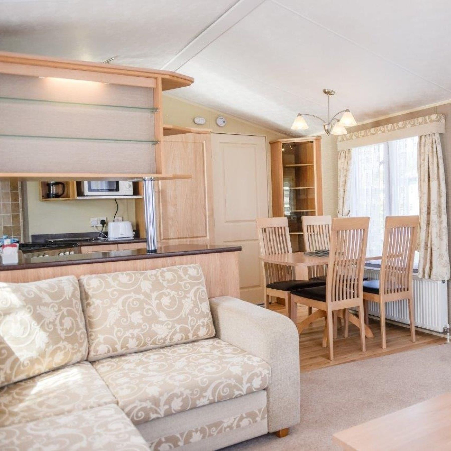 Lounge of the Oak