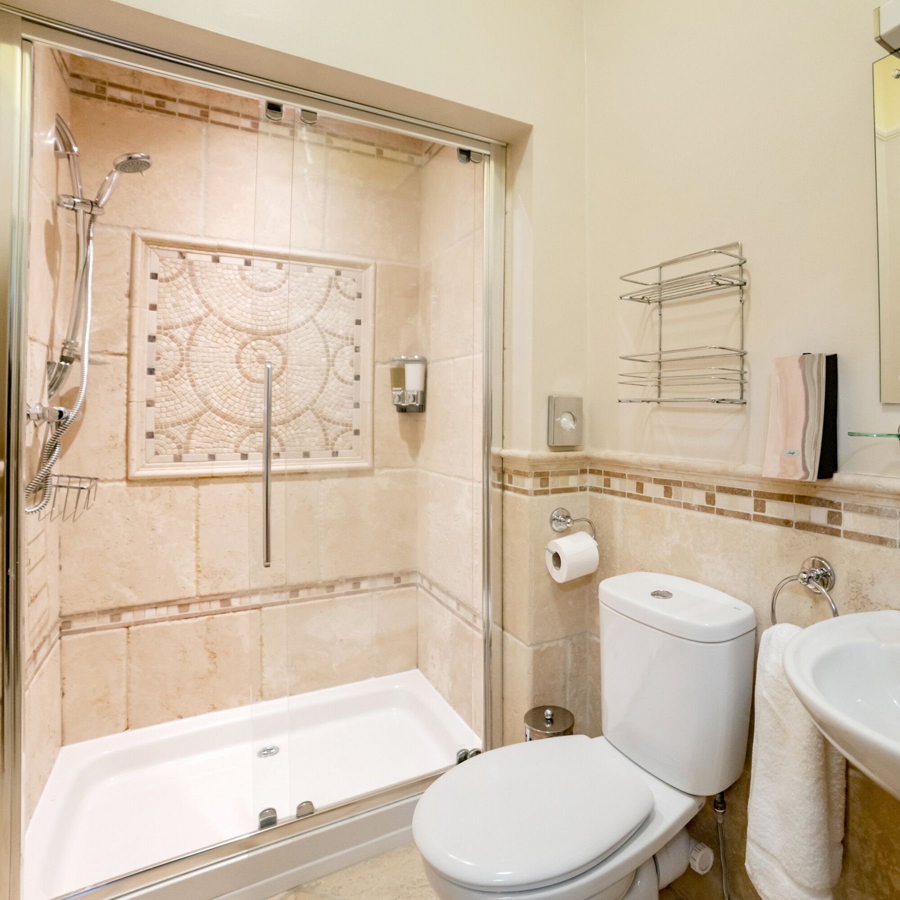 Room 6 Bathroom