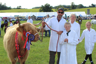 Family with prize winning bull