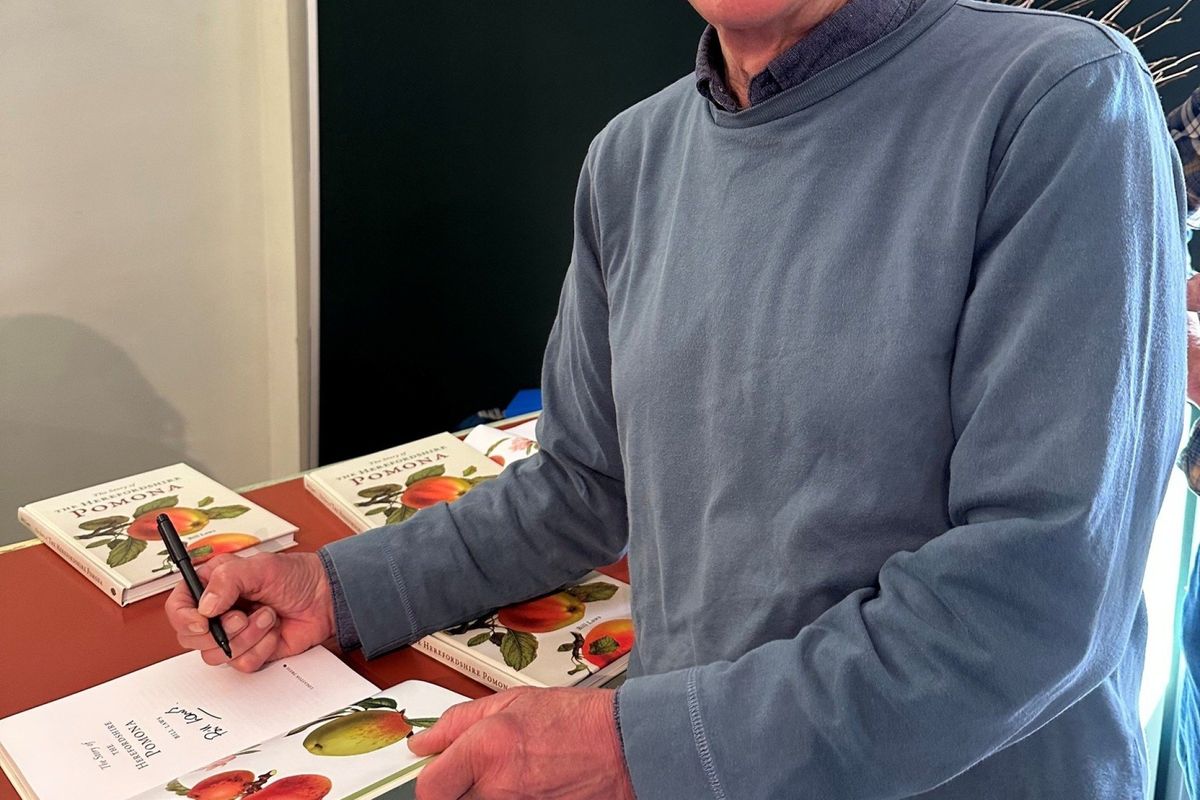 Author and historian Bill Laws signing books.