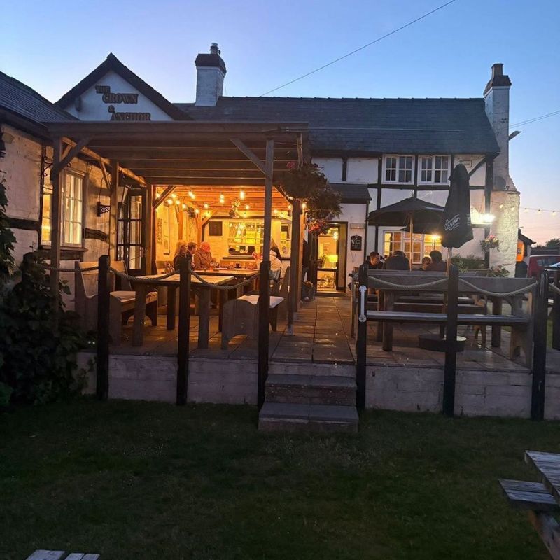 Crown &amp; Anchor Inn
