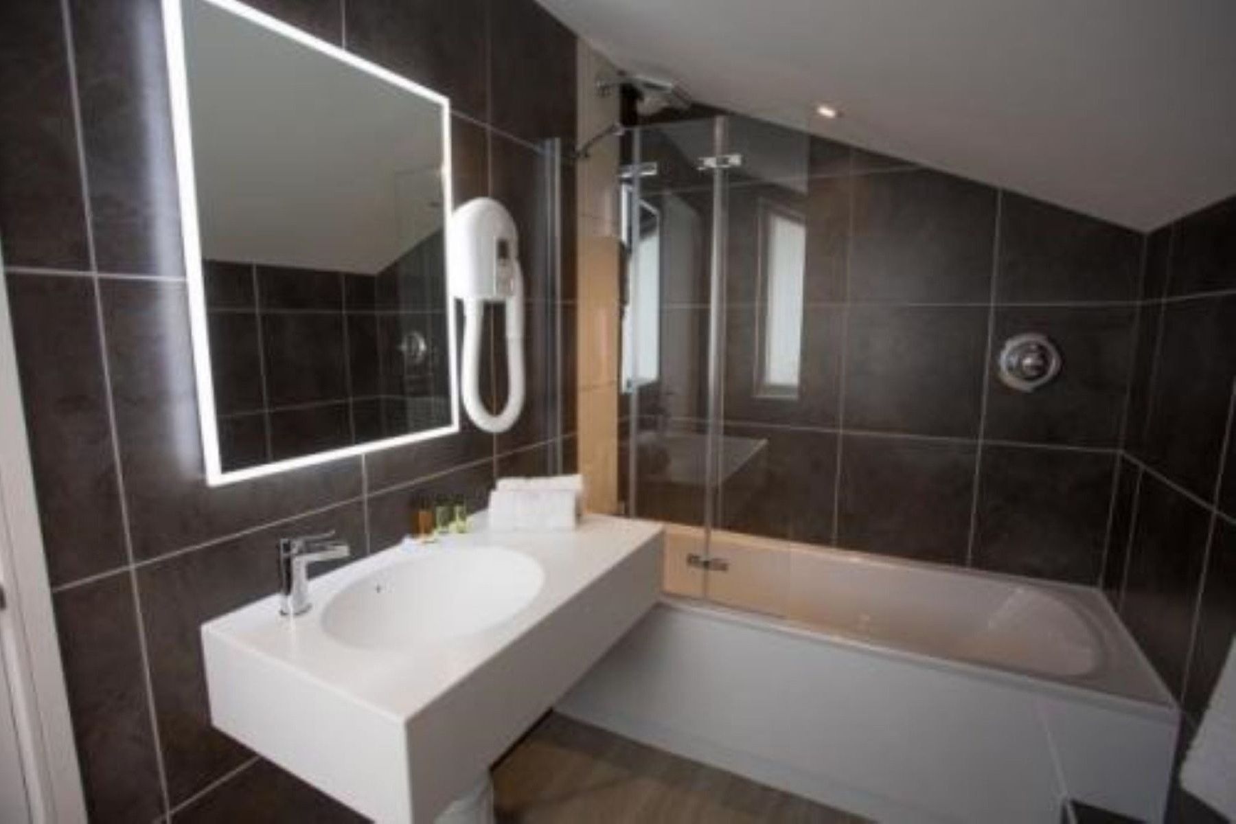 Ensuite deluxe bathroom