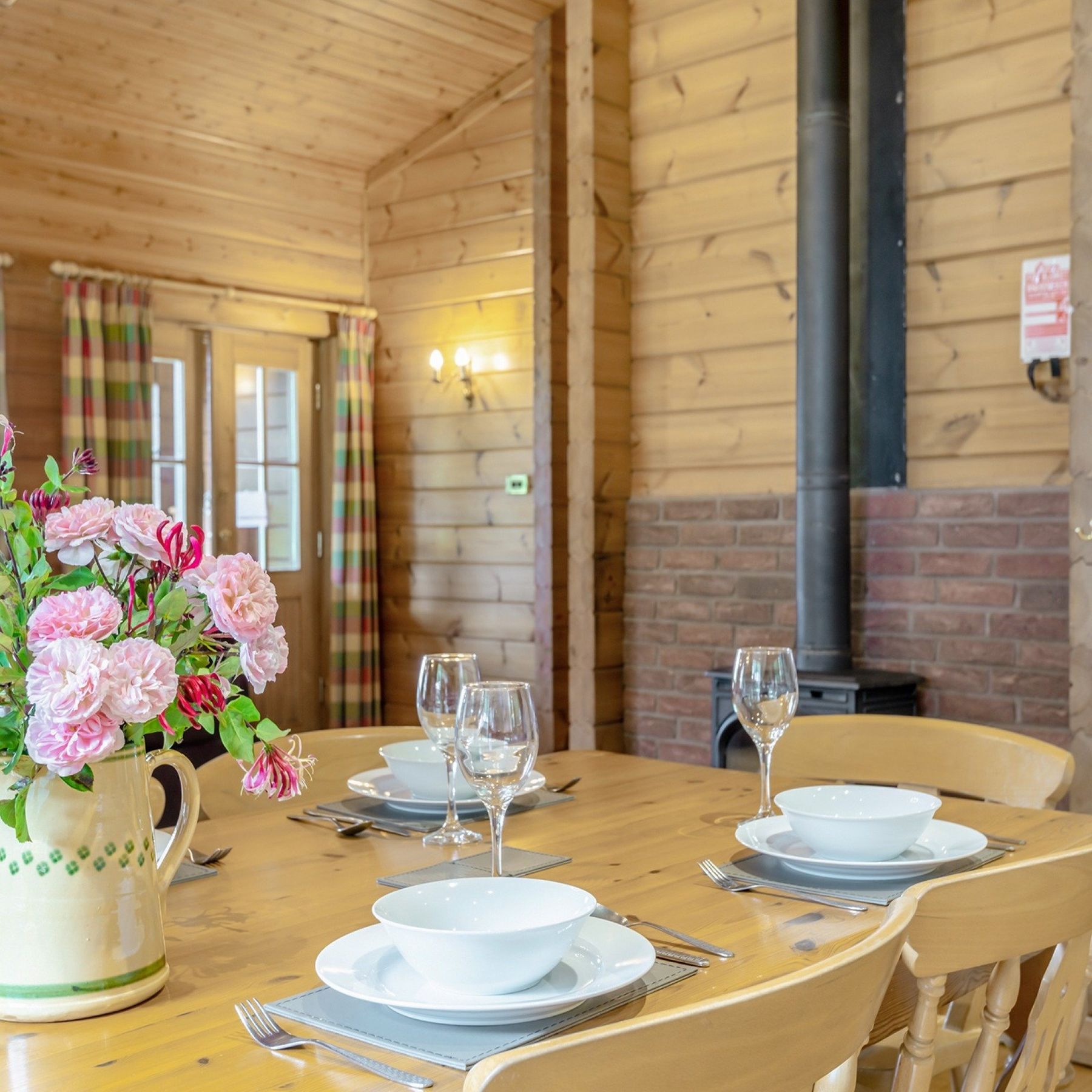 Tanglewood Lodge, open plan sleeps 6