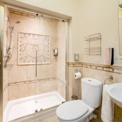 Room 6 Bathroom
