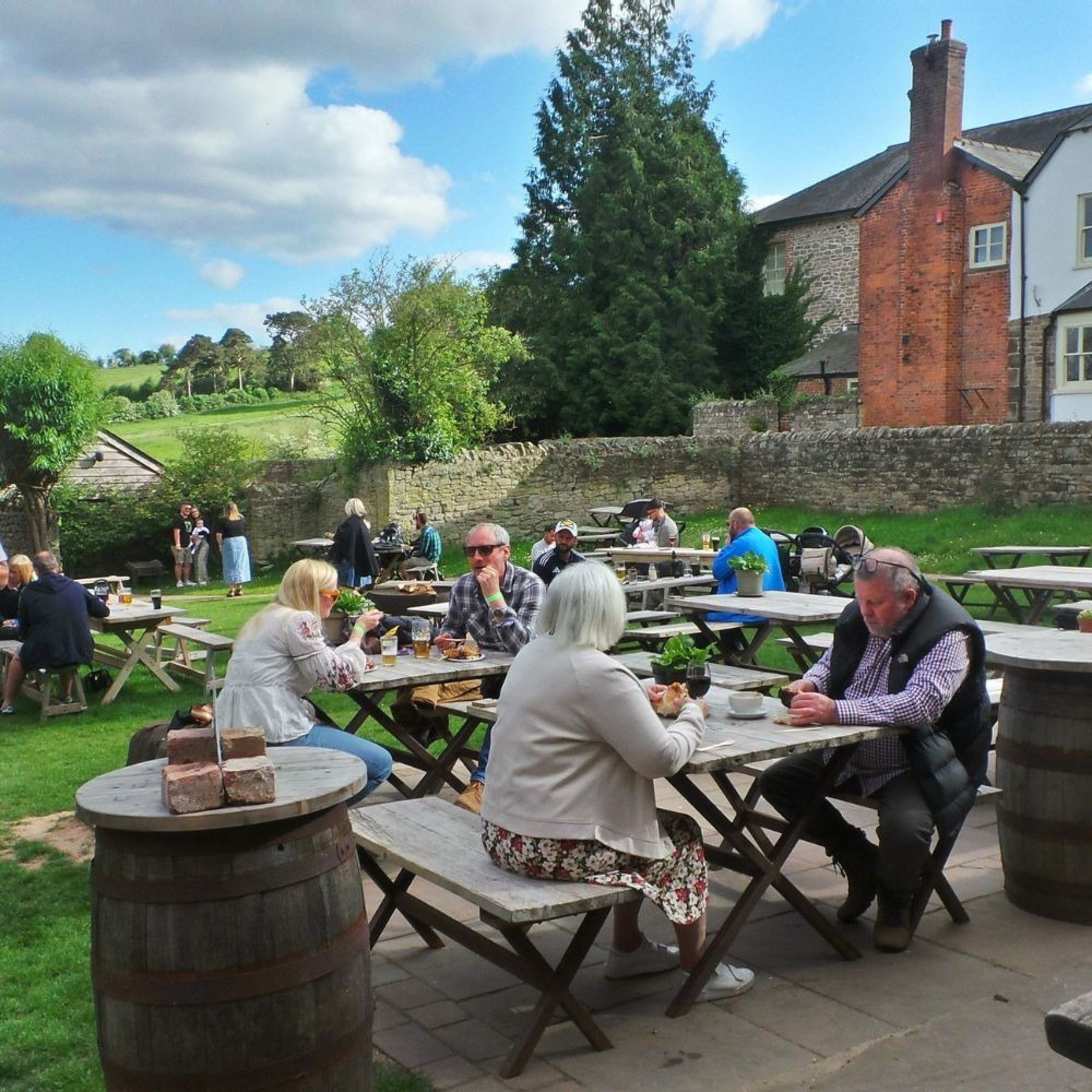 Willow Lawn Outdoor Seating