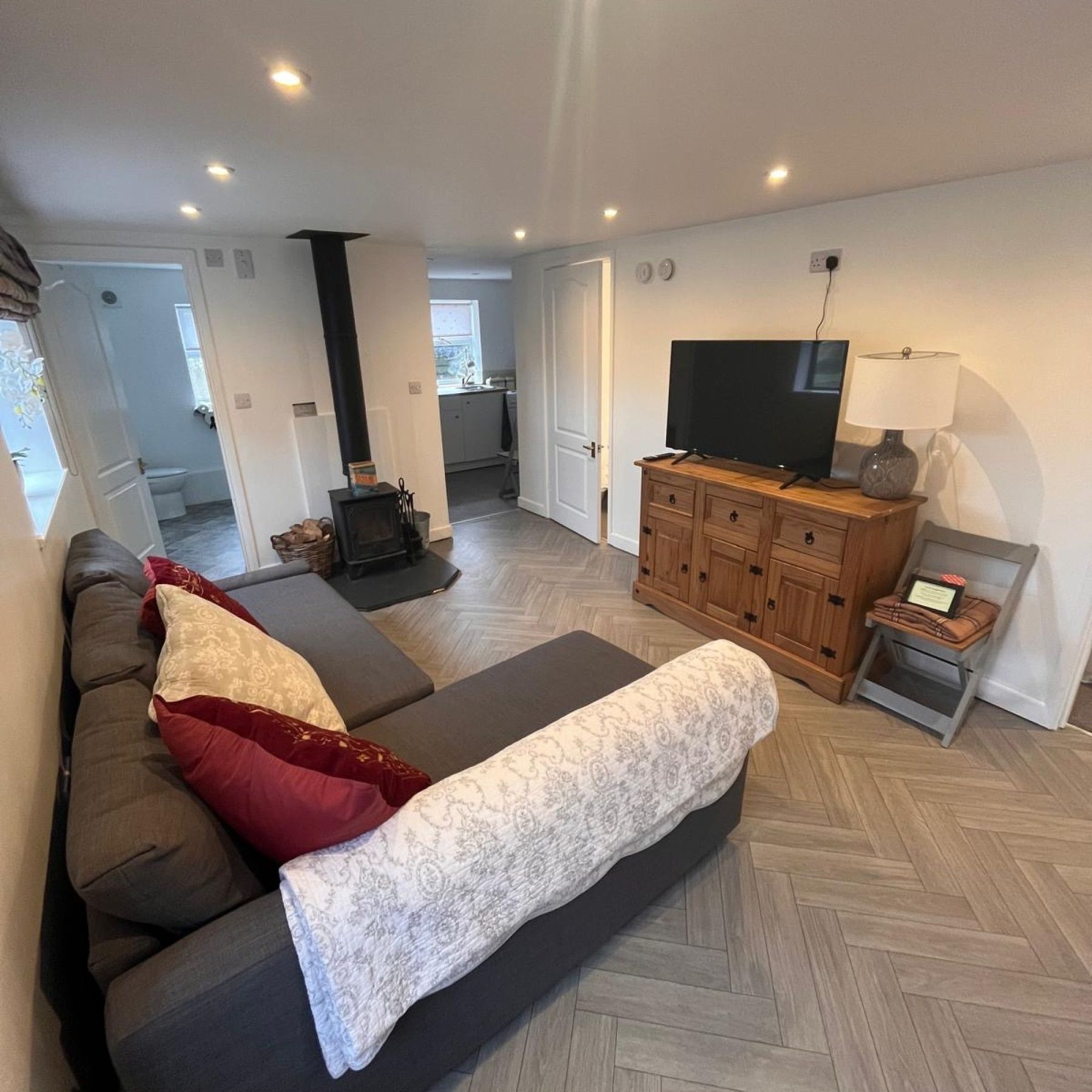 Self Catering Apartment with Log Burner