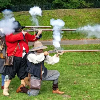 Cavalier re-enactment with guns 