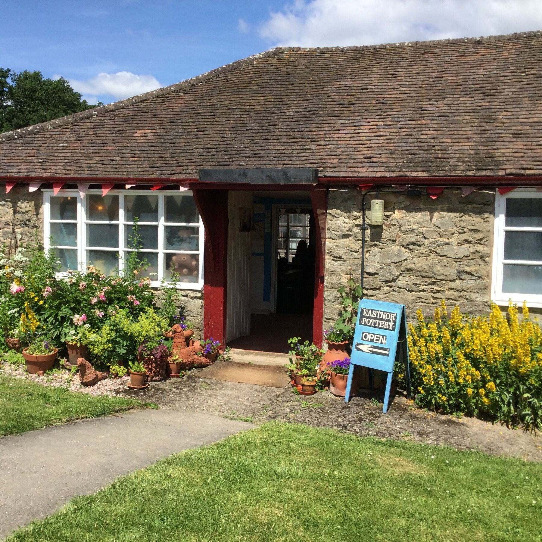Eastnorr Pottery in the sunshine