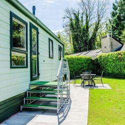 Exterior of the Willow