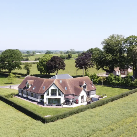 stunning country holiday rental surrounded bu countryside 