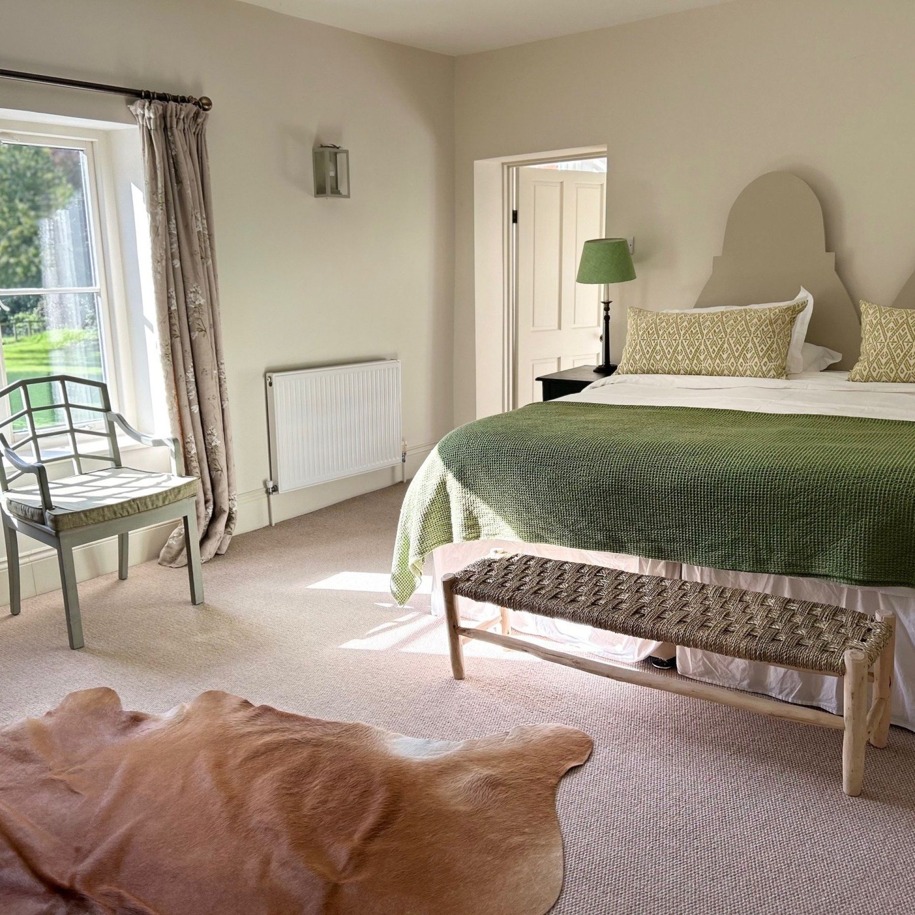 Agata bedroom with views over the gardens