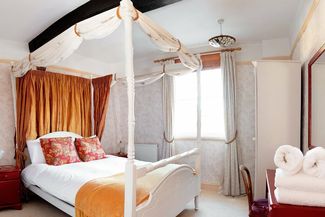 Arboyne House, Holly Lodge Bedroom