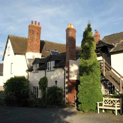 B&B with large chimneys in Eardisley
