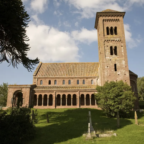 itallian romanesque church in hoarwithy 