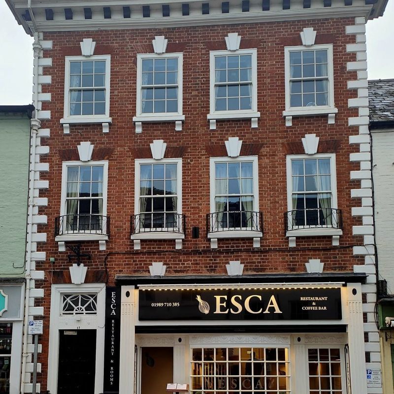 Esca With Rooms
