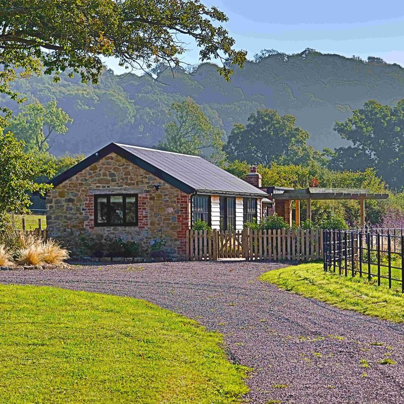 Field Barn, Quiet location with stunning views and a Private Steam Room!