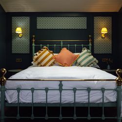 Sunburst King Size Bedroom
