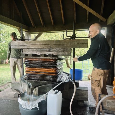 making cider at greg's pit