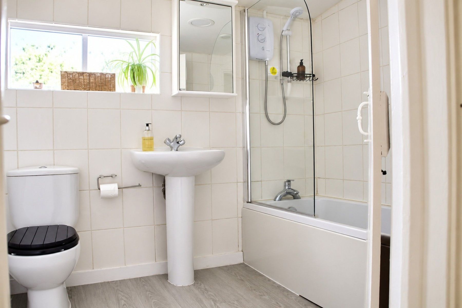 Full bathroom | Bath with Shower | Toilet