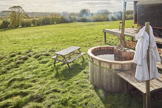 Stargazers Wagon glamping Herefordshire