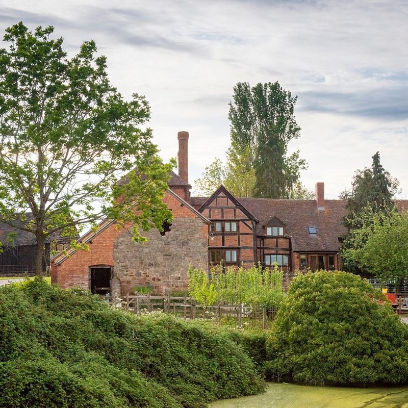 Huntlands Farm Bed & Breakfast and Upholstery