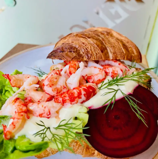 Croissant stuffed with cray fish and beetroot