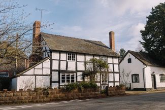 Black and white cottage, Dilywn