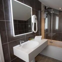 Ensuite deluxe bathroom
